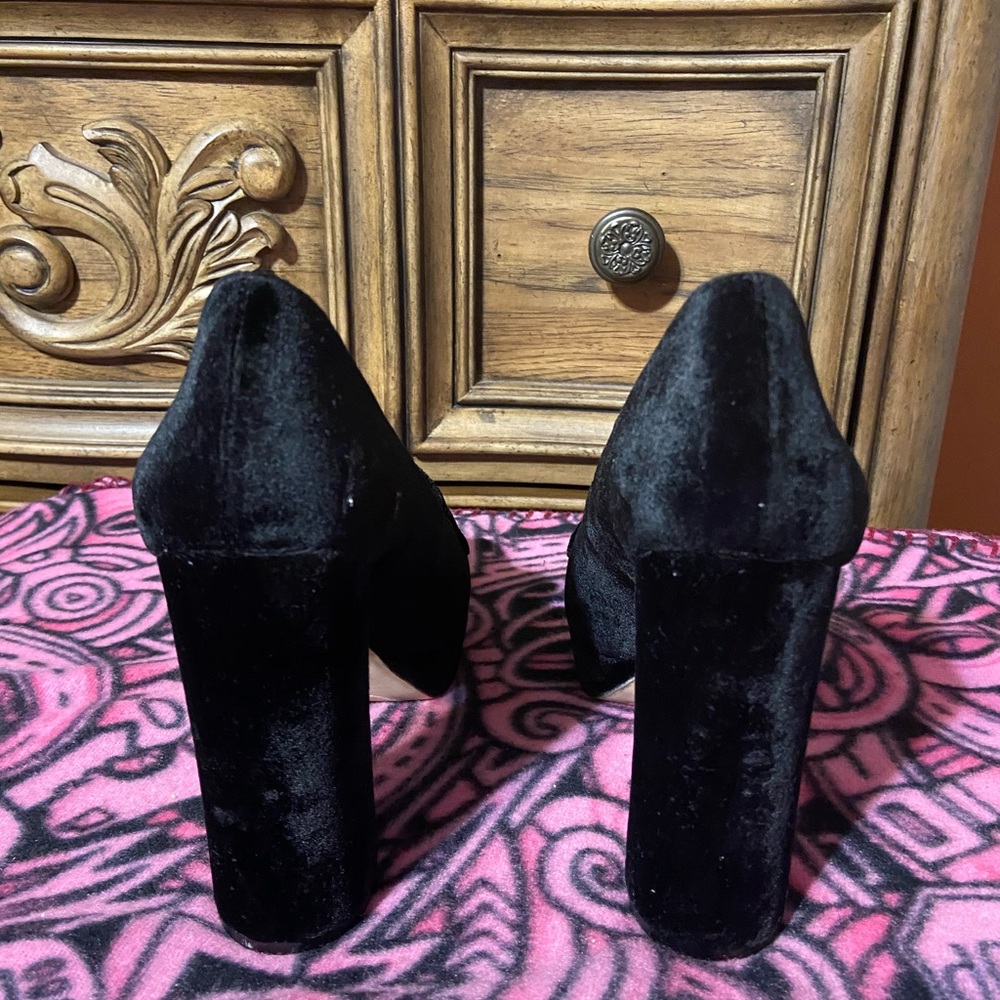 Shoes - Picture 2 of 3